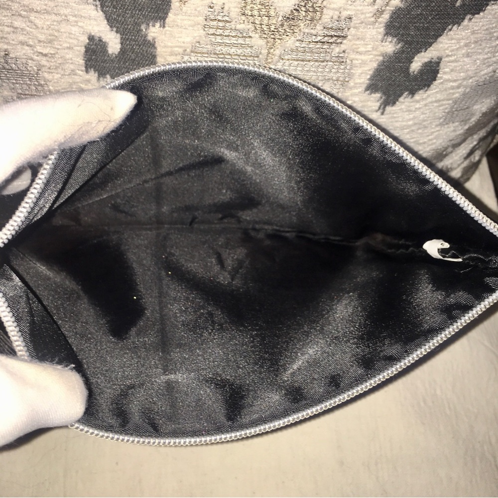 Makeup Essentials Bag - Picture 2 of 3